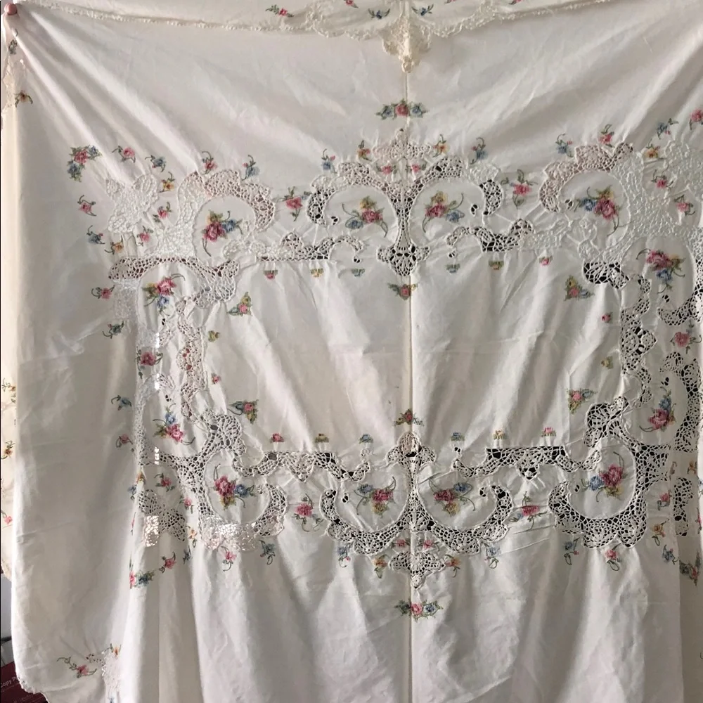 VINTAGE UPCYCLED COTTON TABLECLOTH EMBROIDERY & CROCHET DETAILS